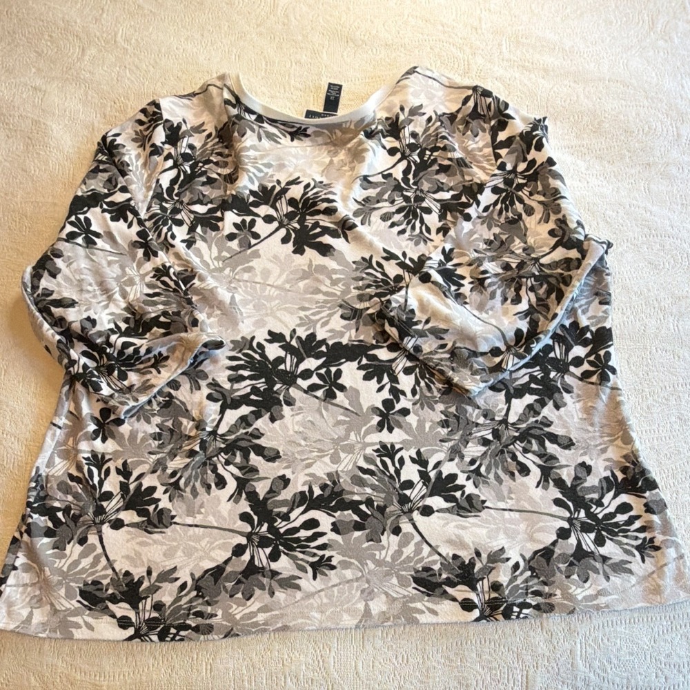 Karen Scott Women’s Plus 3X White Gray Black Floral Knit Henley 3/4 Sleeve Top - Picture 7 of 7
